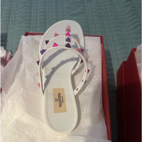 🩴NWT Valentino Garavani FLAT RUBBER SANDAL Size:colors various white pink Gold - Picture 5 of 8